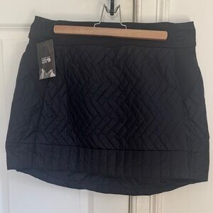 The Mountain Hardwear Trekkin Insulated Women's Black Mini Skirt